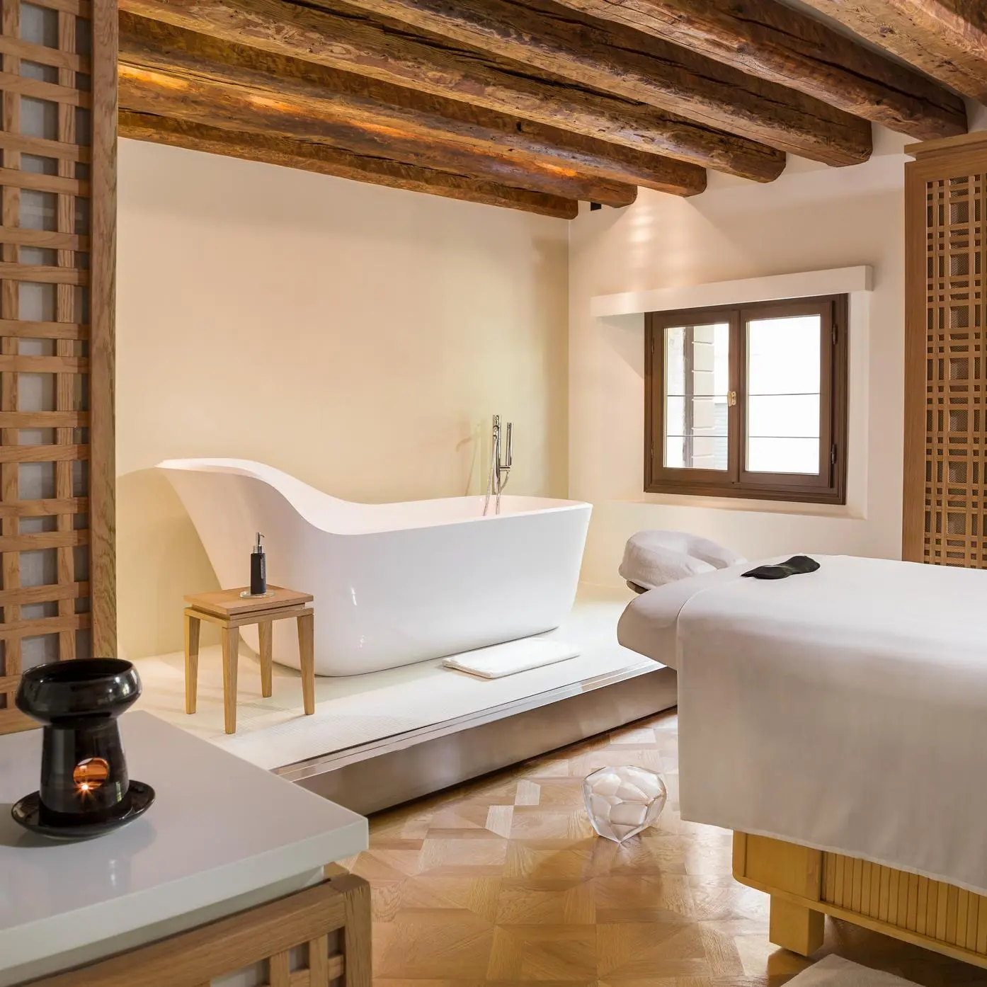 aman_venice_italy_-_spa_treatment_room_0